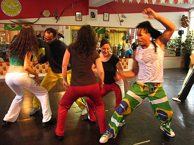 Axe Samba Reggae Afrobrasilianischer Tanz in der Academia Arapua