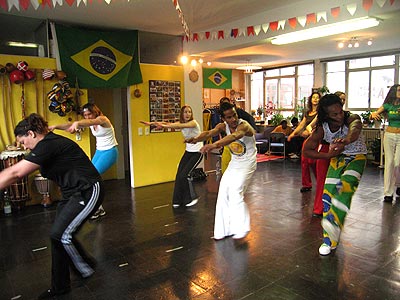 Axe Samba Reggae Afrobrasilianischer Tanz in der Academia Arapua