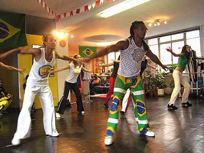Axe Samba Reggae Afrobrasilianischer Tanz in der Academia Arapua